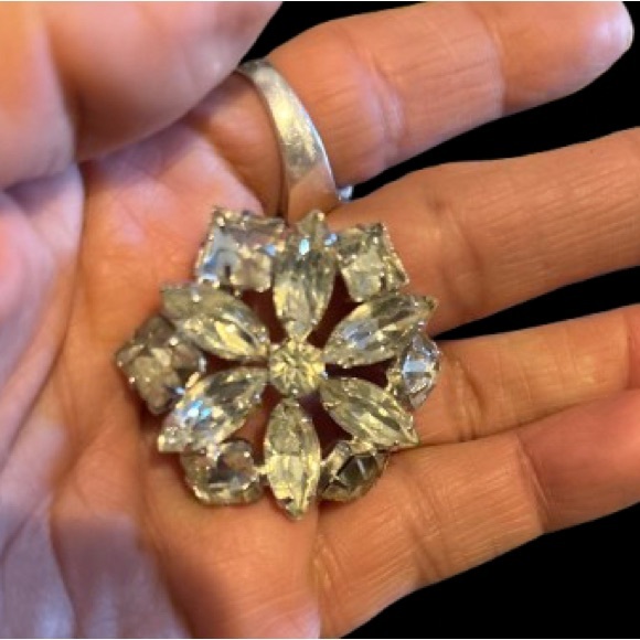 Vintage Crystal Brooch - Picture 7 of 9